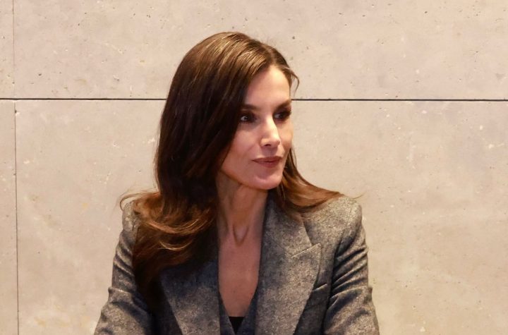 Letizia Sorprende con su traje ‘bajo costo’ de mango que ha agotado existencias en rebajas: elegante y en tendencia