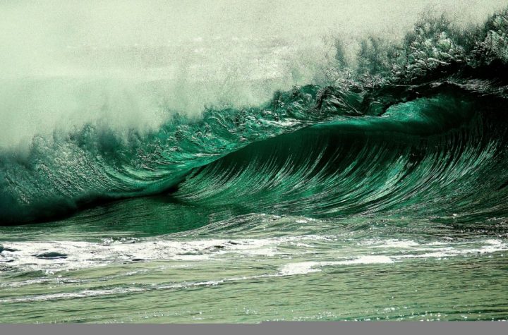 ¿Hay un tsunami en Latinoamérica? Olas gigantes azotan Perú y Ecuador | VIDEOS