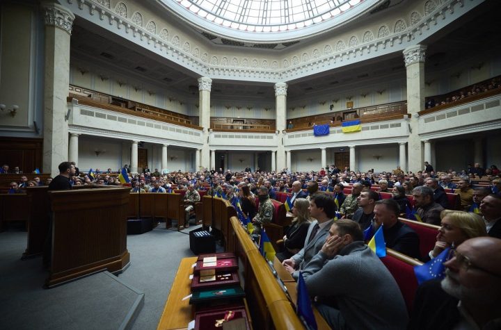 Ataque ruso con drones daña instalaciones del Parlamento ucraniano; oficina de Zelensky está metros de distancia  | El Universal