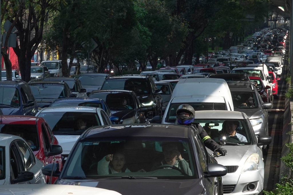 Ni metiendo tercera: CDMX, la ciudad con más congestión vehicular; media hora para recorrer 10 km