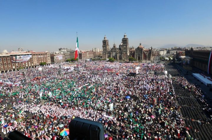 Más de 350 mil personas asisten a la asamblea de Sheinbaum en el Zócalo; evento transcurre sin incidentes, reporta el gobierno de la CDMX | El Universal