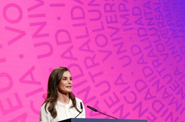 Letizia Arrasa Con los Pantalones Marineros Elegantes para Primavera y Ya Hay un clon ‘bajo costo’ por 19,99 € en H&M