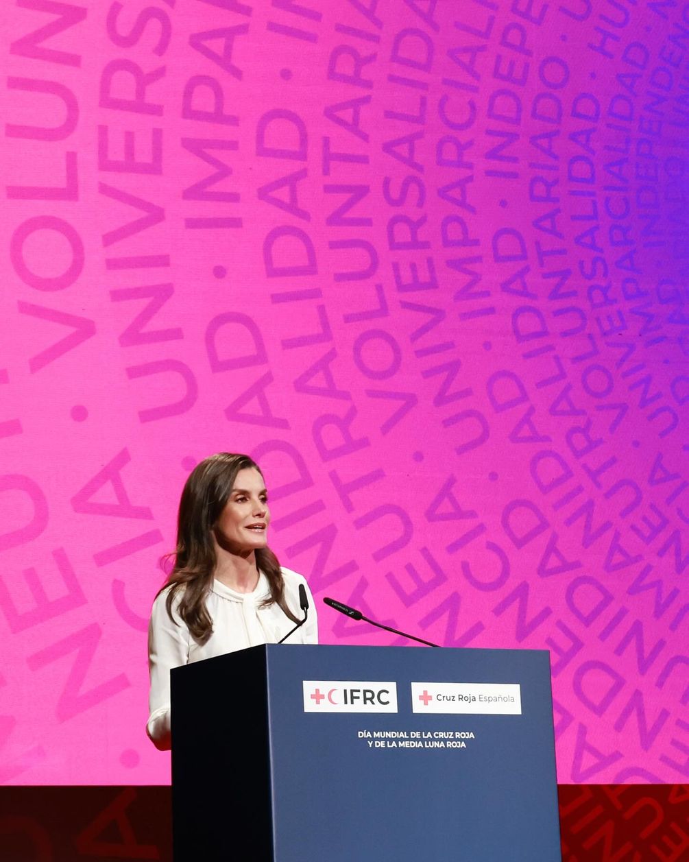 Letizia Arrasa Con los Pantalones Marineros Elegantes para Primavera y Ya Hay un clon ‘bajo costo’ por 19,99 € en H&M