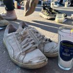 Con velas, zapatos y recreación del rancho en Teuchitlán, protestan en el Zócalo de la CDMX; “abracen a sus hijos como si fuera el mío” | El Universal