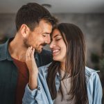 ESTOS 4 Rasgos Poco FRECUENTES HACEN A LOS HOMBRES IRESISTABLES, SEGÚN LOS EXPERMOS (y No Tienen que se vea Con El Físico)