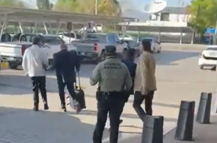 Empresario confronta a Javier Corral en aeropuerto de Chihuahua; senador habría realizado burlas