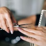 El Corte Noventero Que Rejuvenece: Así es El «Topanga Hair», La Media Melena que Sienta Greatial Después de los 50