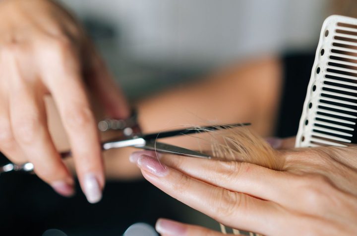 El Corte Noventero Que Rejuvenece: Así es El «Topanga Hair», La Media Melena que Sienta Greatial Después de los 50