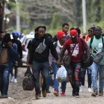 Migrantes cubanos se conforman con el sueño mexicano por Trump