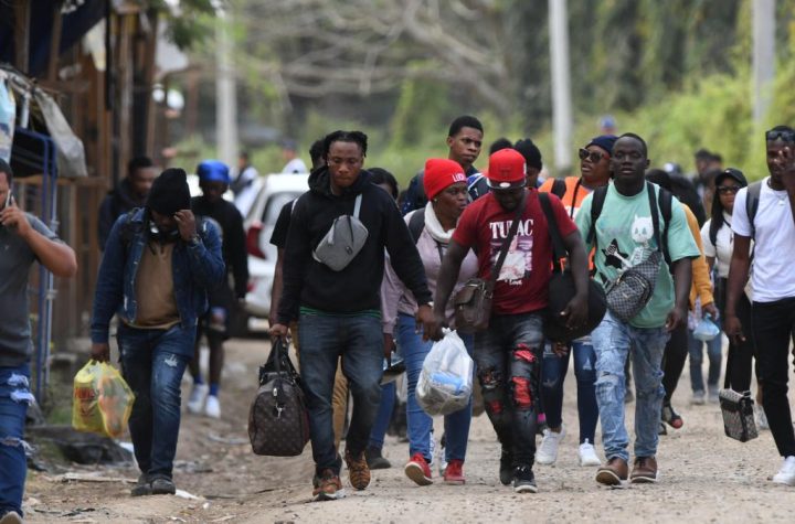 Migrantes cubanos se conforman con el sueño mexicano por Trump
