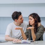 5 Errores que Podría DesgaStar tu Relación Más que Cualquier Infidelidad (y Muchos se cometen sin Saberlo)