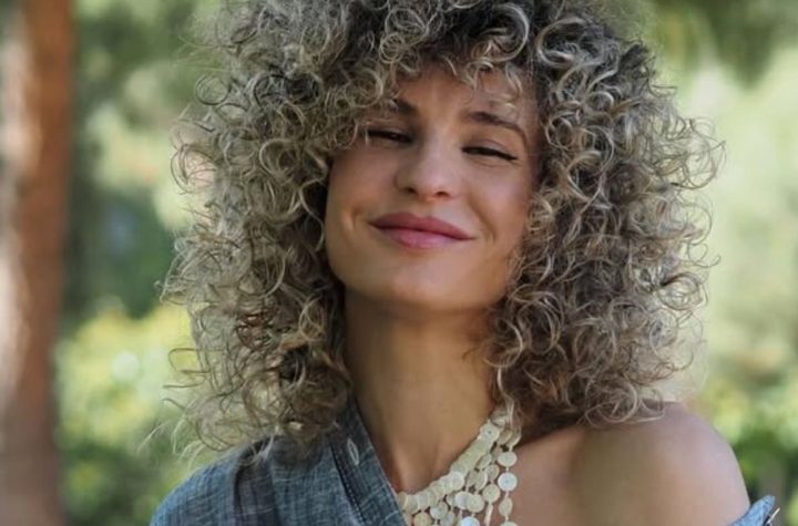 Sheila Casas Comarte Su Rutina Curly de 5 Pasos Para Presumir de Rizos Con Volumen y Cero Encrespamiento