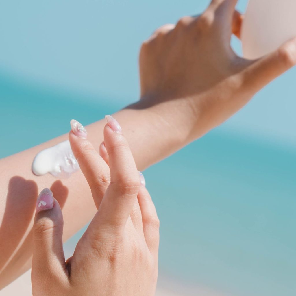 Así es como seberías elegir tu protector solar (y no tiene que solo con el fps), según una farmacéutica