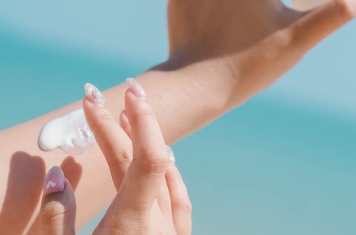 Así es como seberías elegir tu protector solar (y no tiene que solo con el fps), según una farmacéutica