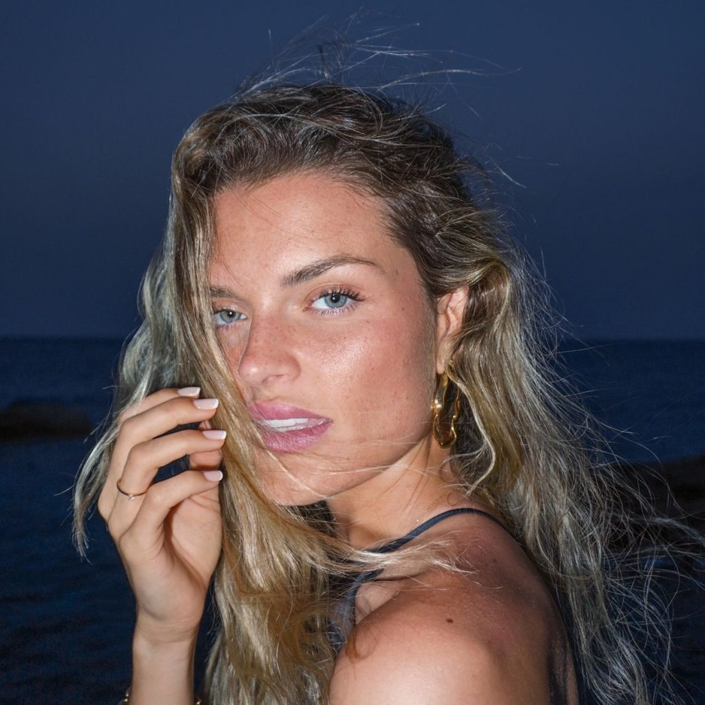 CÓMO LOGRAR UNAS ONDAS DE VERANO Naturales Con Se Aire de «Recién Salida del Mar» en 6 Pasos (Según Un Experto)
