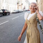 7 Vestidos Midi de Zara, Mango y H&M Con Efecto Tipazo que Las Mujeres de 60 Estilosas Amarán en Verano (Desde 12 €)