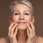 Génessis Salazar, Experta en Estética: «Estos 5 Factores Hacen Que Tu Cara Luzca Más Cansada y Envejecida A LOS 60»