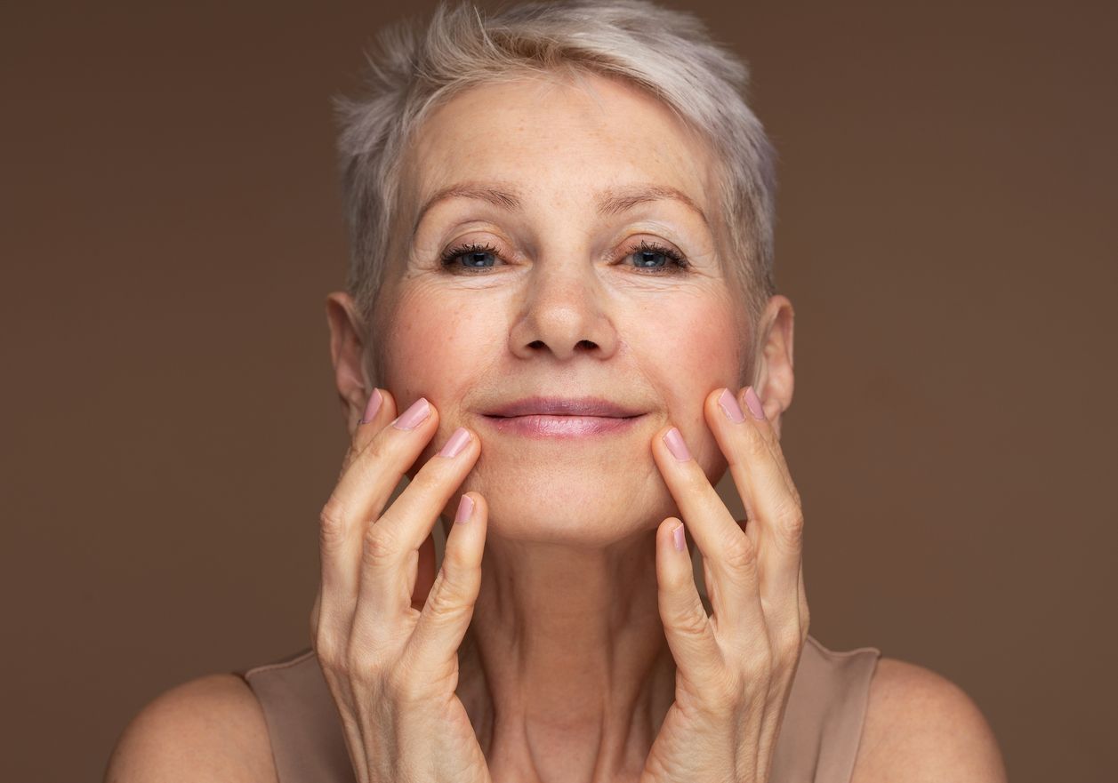 Génessis Salazar, Experta en Estética: «Estos 5 Factores Hacen Que Tu Cara Luzca Más Cansada y Envejecida A LOS 60»