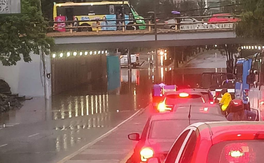 Activan alerta amarilla por fuertes lluvias en cuatro alcaldías de CDMX; se recomienda a la población estar prevenidos | El Universal