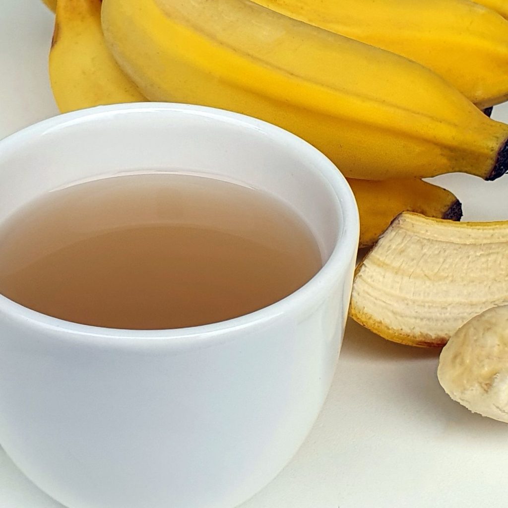Jousfit, Experta en Fitness: «SI Hierves la Cáscara del Plátano Conseguirás el Mejor Té para Dormir Profundamento»