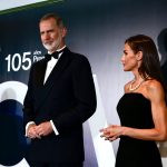 Letizia Arrasa Con Un Vestido Palabra de Honor Superelegante que Ya Tiene Clon Low Costo (Y Cuesta Solo 16 Euros)