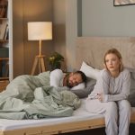 Dormir Separados en Pareja: 10 Motores por los que TU Relación Podría Ser Más Sólida Que Nunca, Según Los Expertos